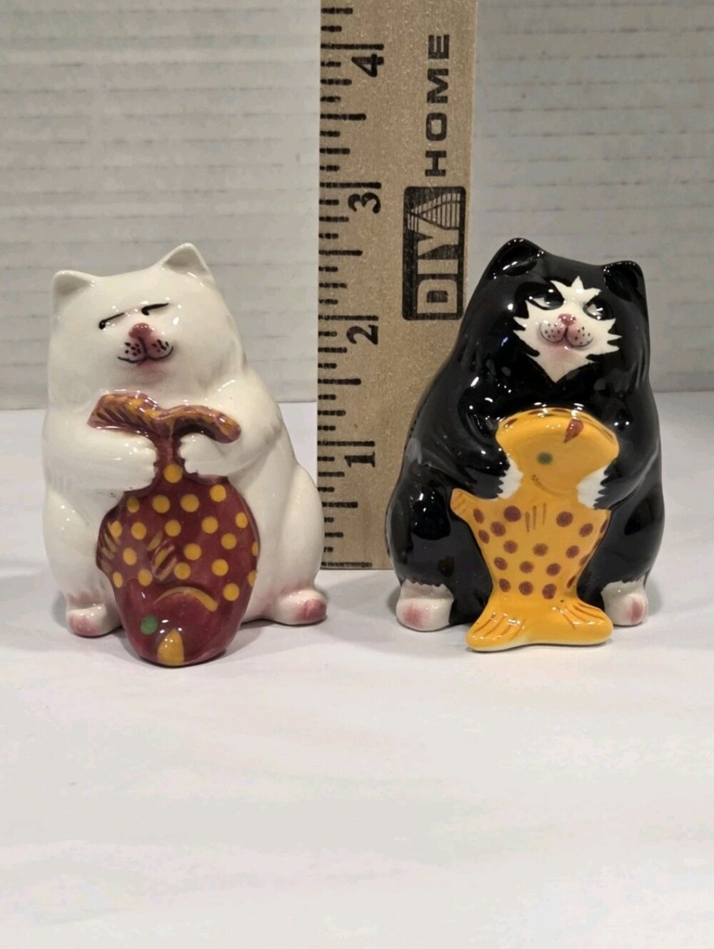 Vintage Ceramic Cats With Fish Salt And Pepper Shakers - Picture 7 of 7